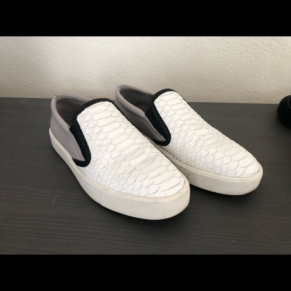 Vince Banler slip on sneaker size 8.5 gently used